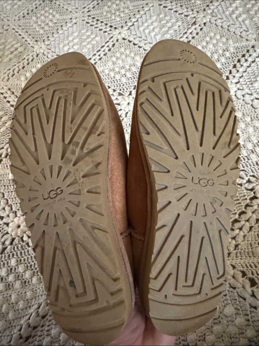 UGG‎ Classic Short Suede Boots - Chestnut - Picture 3 of 7